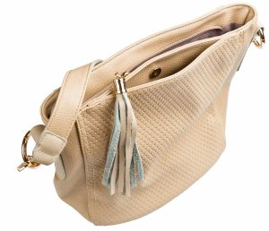 Magnetic clasp on a handbag