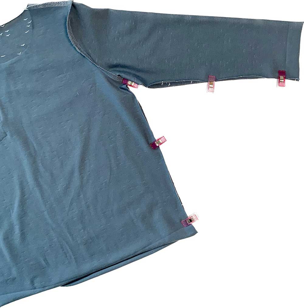 Flat cap sleeve side seam